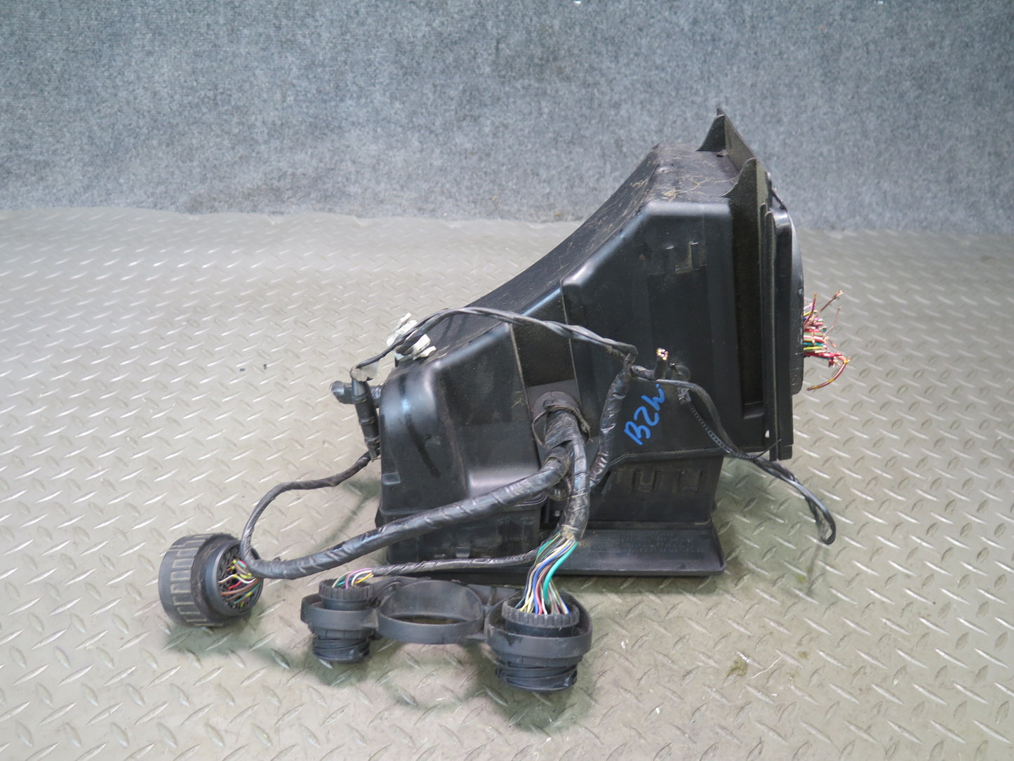 1998 BMW E36/7 Z3 1.9L M44 Under Hood Junction Relay Fuse Box w Wiring OEM