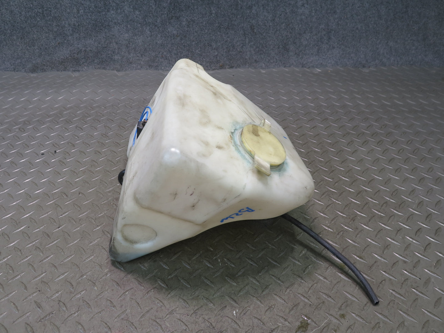 96-98 BMW E36/7 Z3 Windshied Washer Fluid Reservoir Tank w Pump OEM