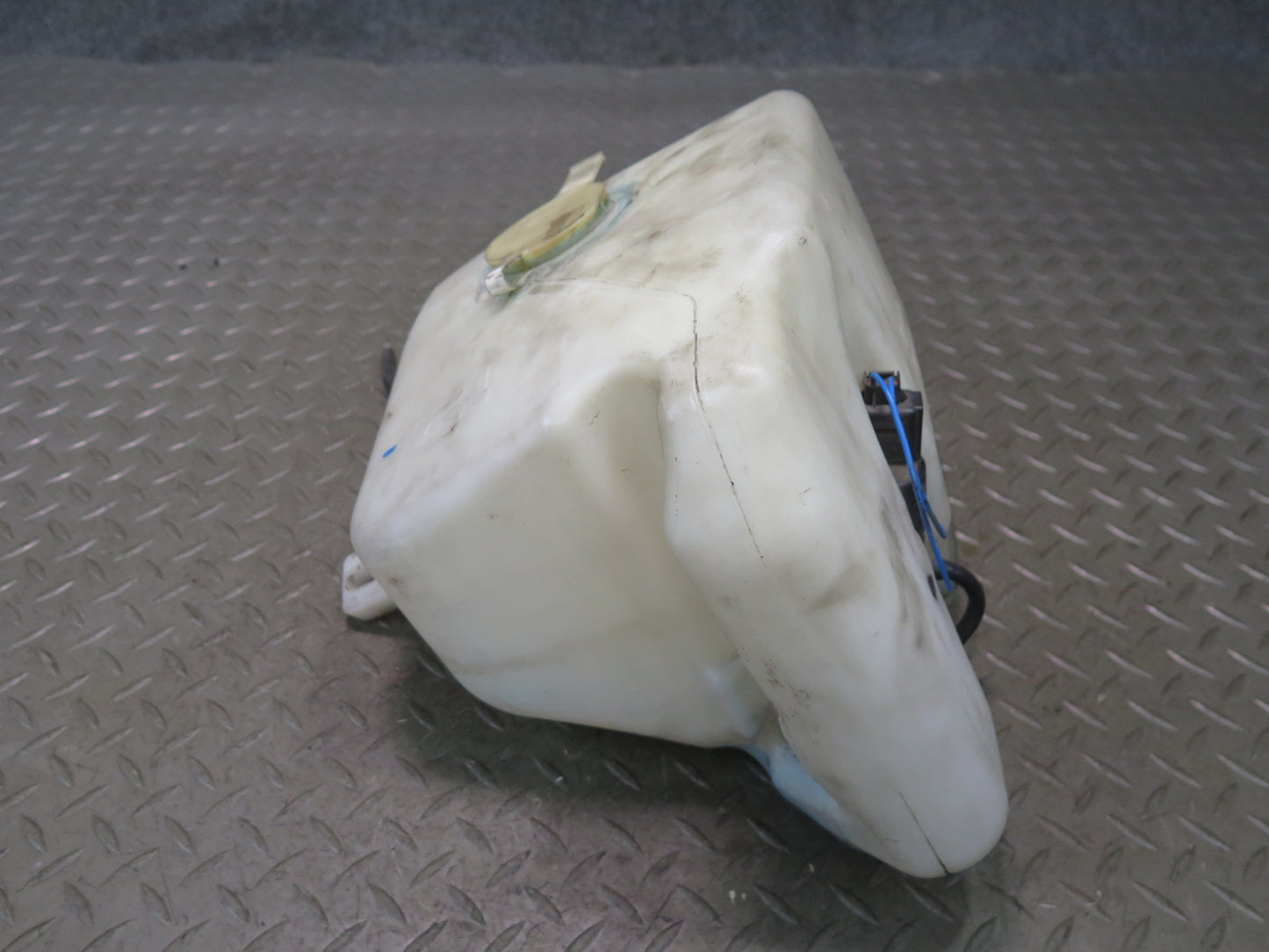 96-98 BMW E36/7 Z3 Windshied Washer Fluid Reservoir Tank w Pump OEM