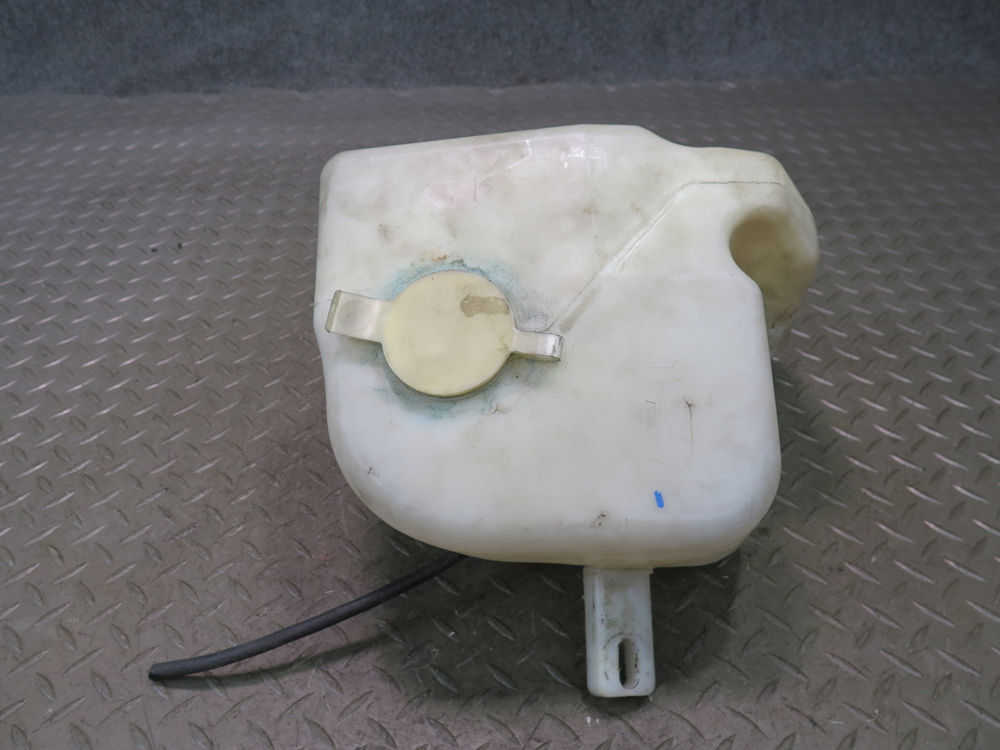 96-98 BMW E36/7 Z3 Windshied Washer Fluid Reservoir Tank w Pump OEM
