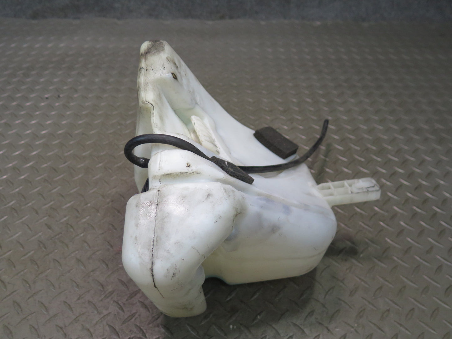 96-98 BMW E36/7 Z3 Windshied Washer Fluid Reservoir Tank w Pump OEM