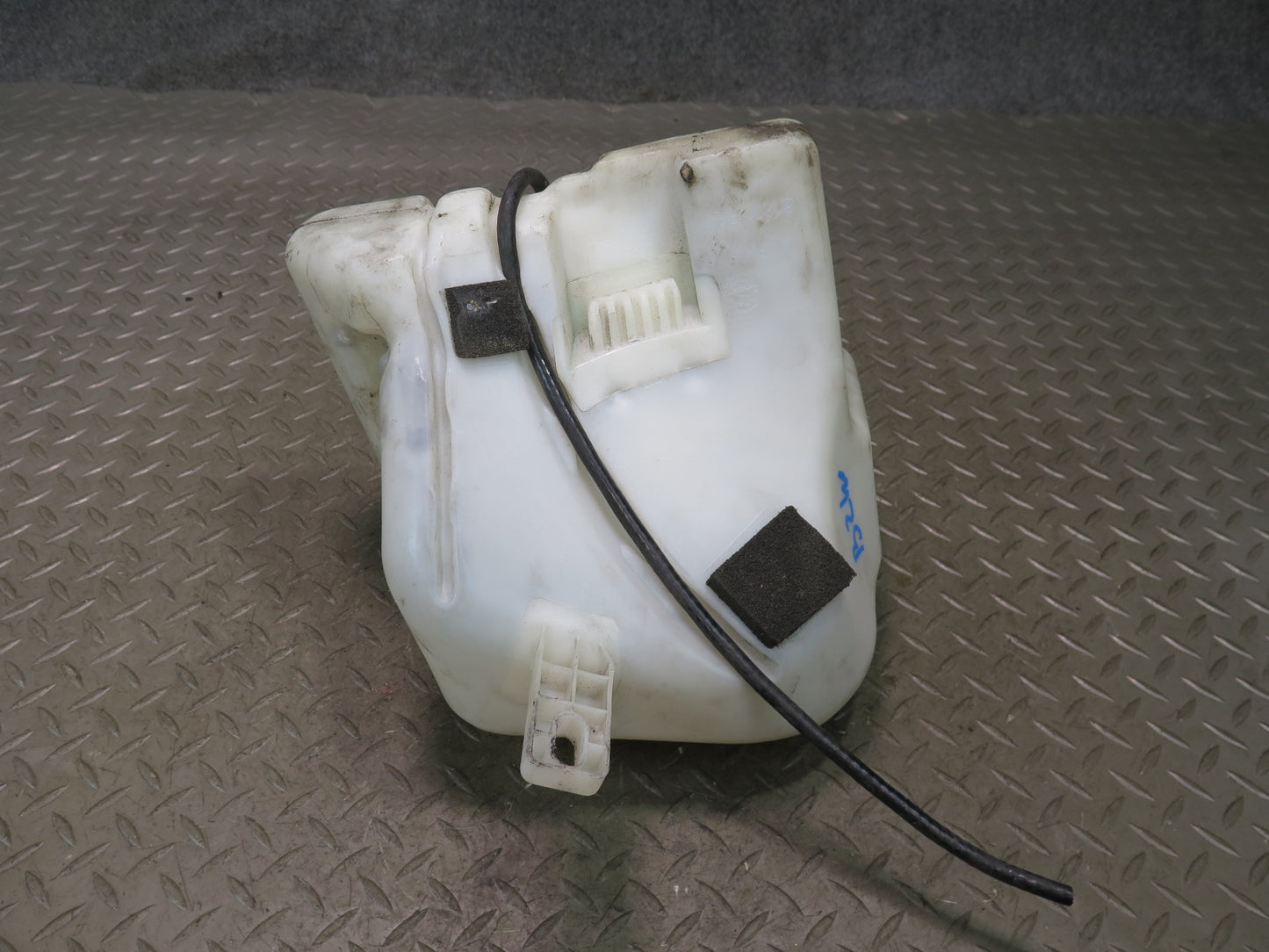 96-98 BMW E36/7 Z3 Windshied Washer Fluid Reservoir Tank w Pump OEM