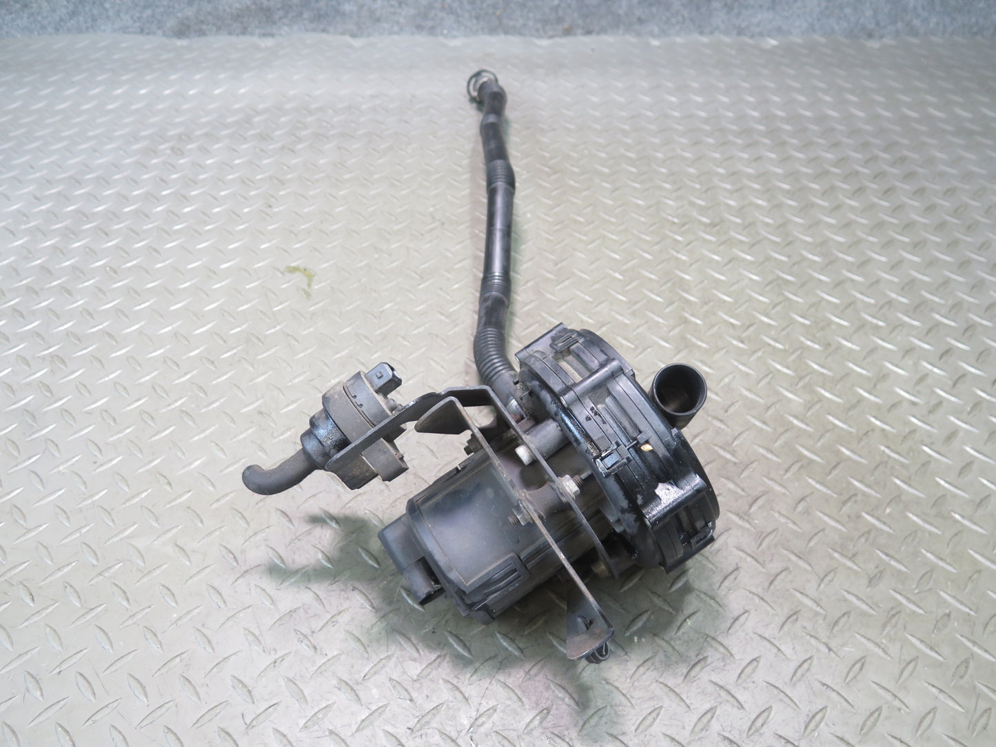 96-99 BMW E36/7 Z3 1.9L M44 Engine Secondary Air Injection Smog Pump OEM