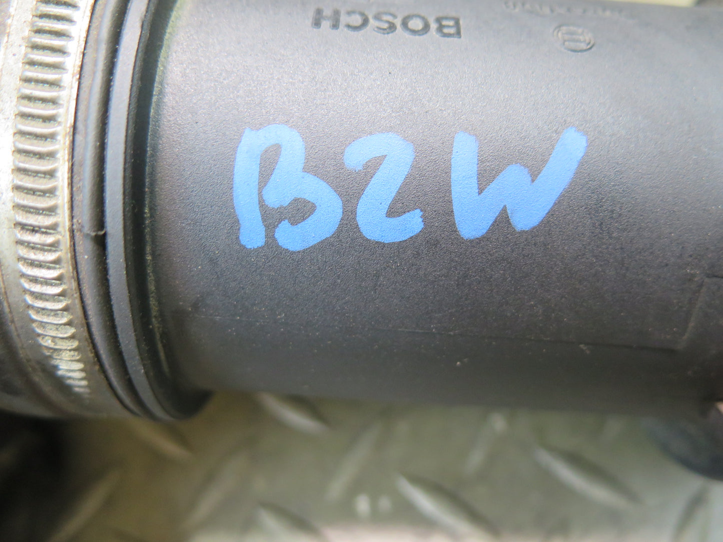96-98 BMW E36/7 Z3 1.9L M44 Mass Air Flow Meter MAF Sensor w Hose 1736224 OEM