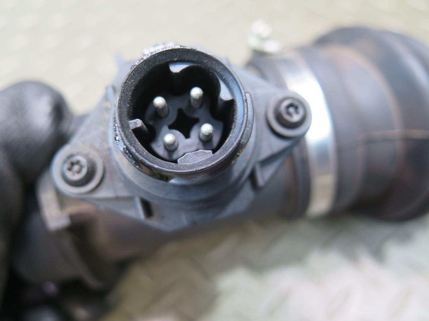 96-98 BMW E36/7 Z3 1.9L M44 Mass Air Flow Meter MAF Sensor w Hose 1736224 OEM