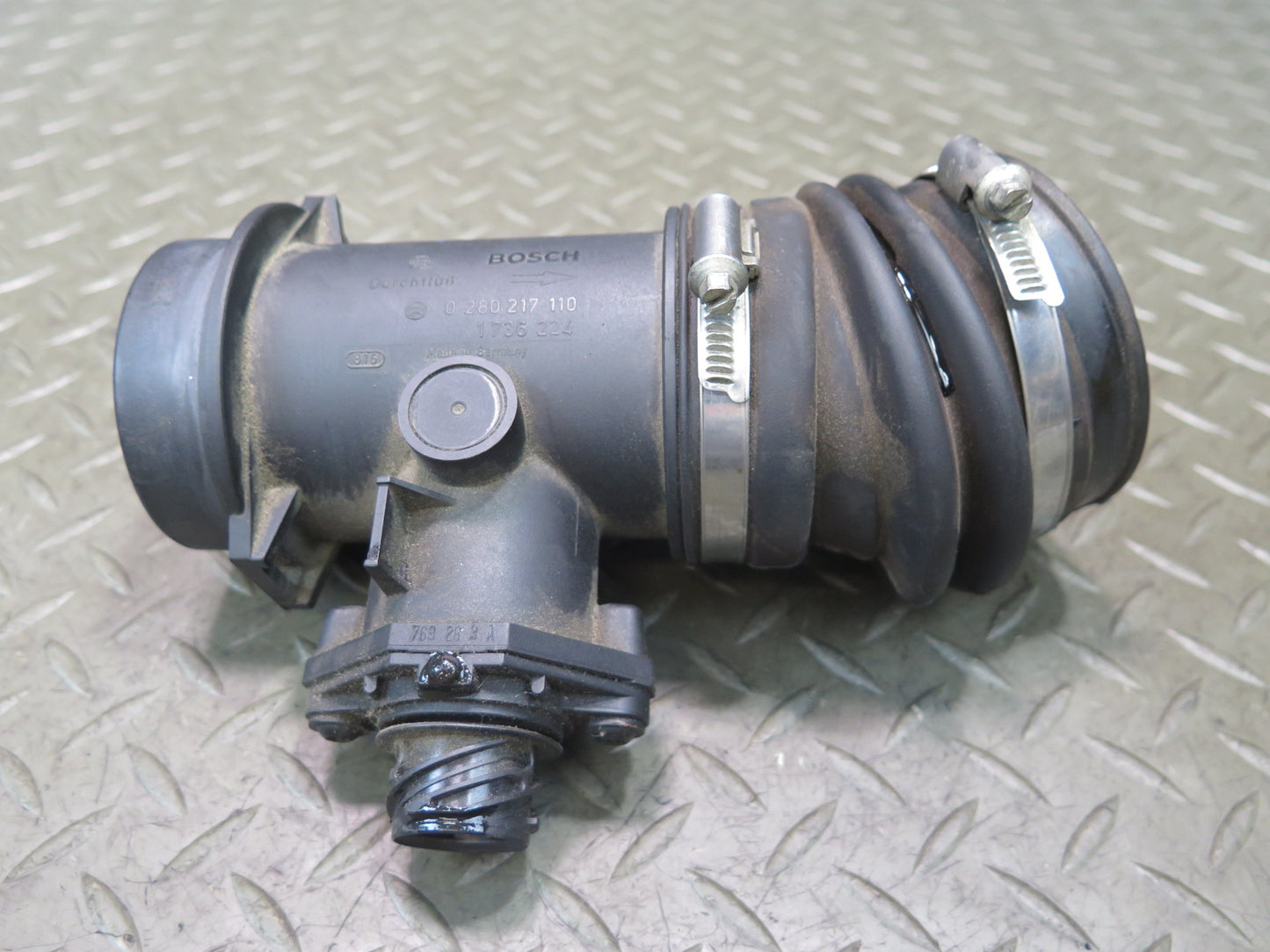 96-98 BMW E36/7 Z3 1.9L M44 Mass Air Flow Meter MAF Sensor w Hose 1736224 OEM