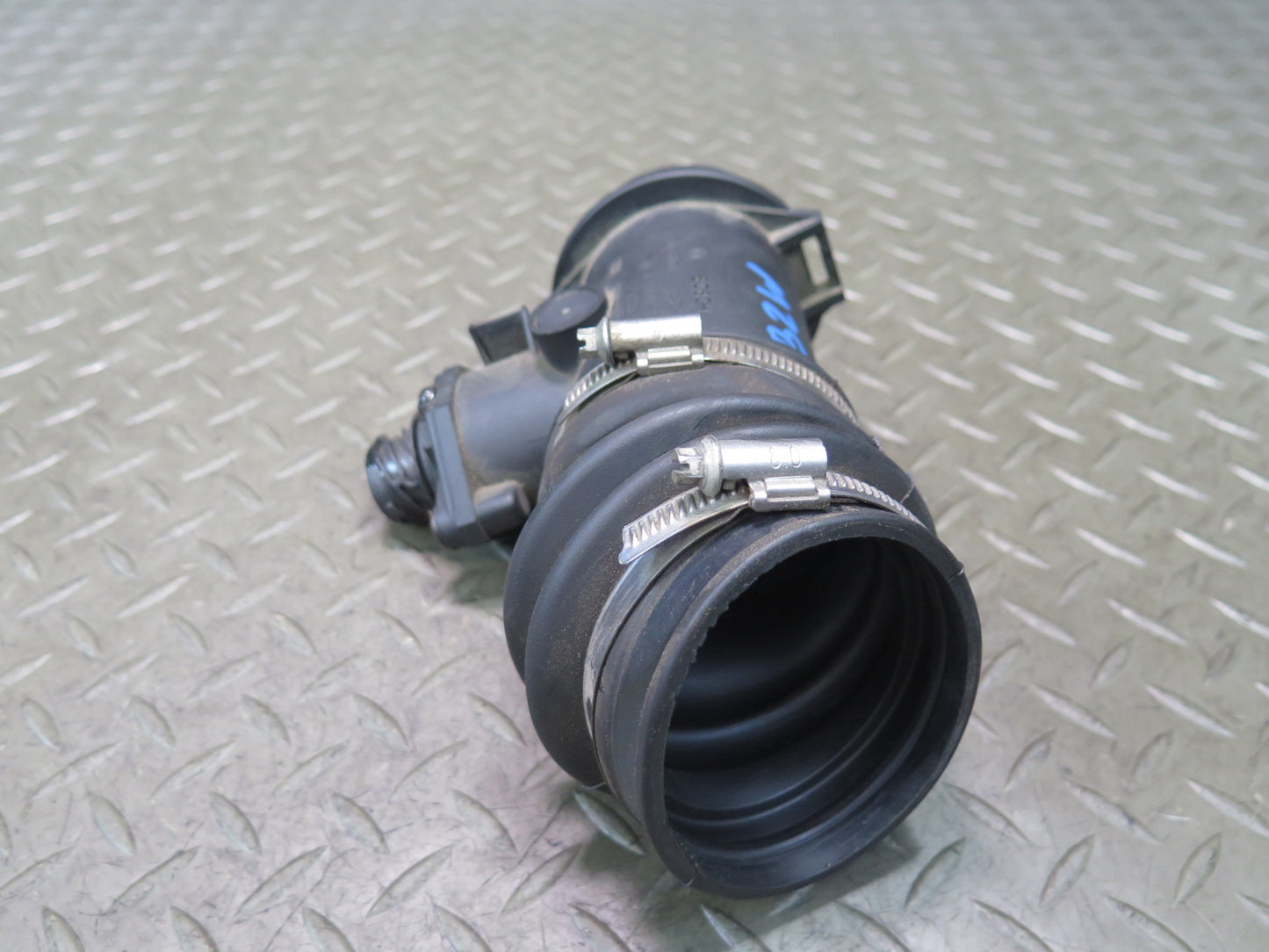 96-98 BMW E36/7 Z3 1.9L M44 Mass Air Flow Meter MAF Sensor w Hose 1736224 OEM
