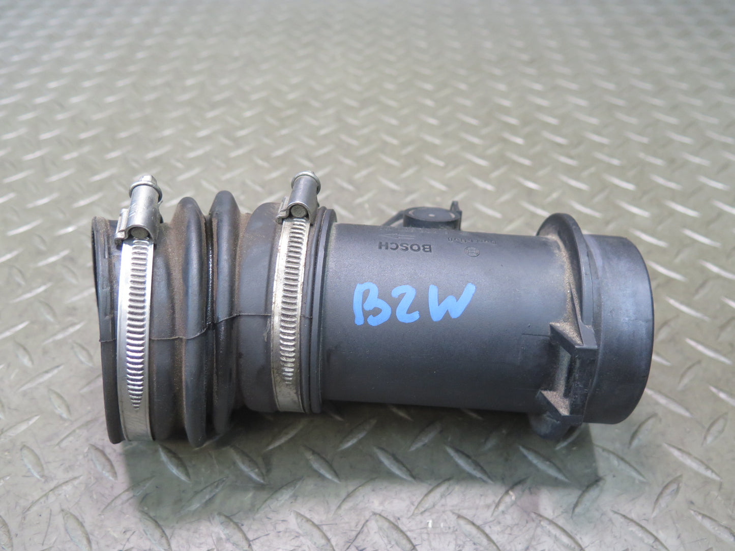 96-98 BMW E36/7 Z3 1.9L M44 Mass Air Flow Meter MAF Sensor w Hose 1736224 OEM