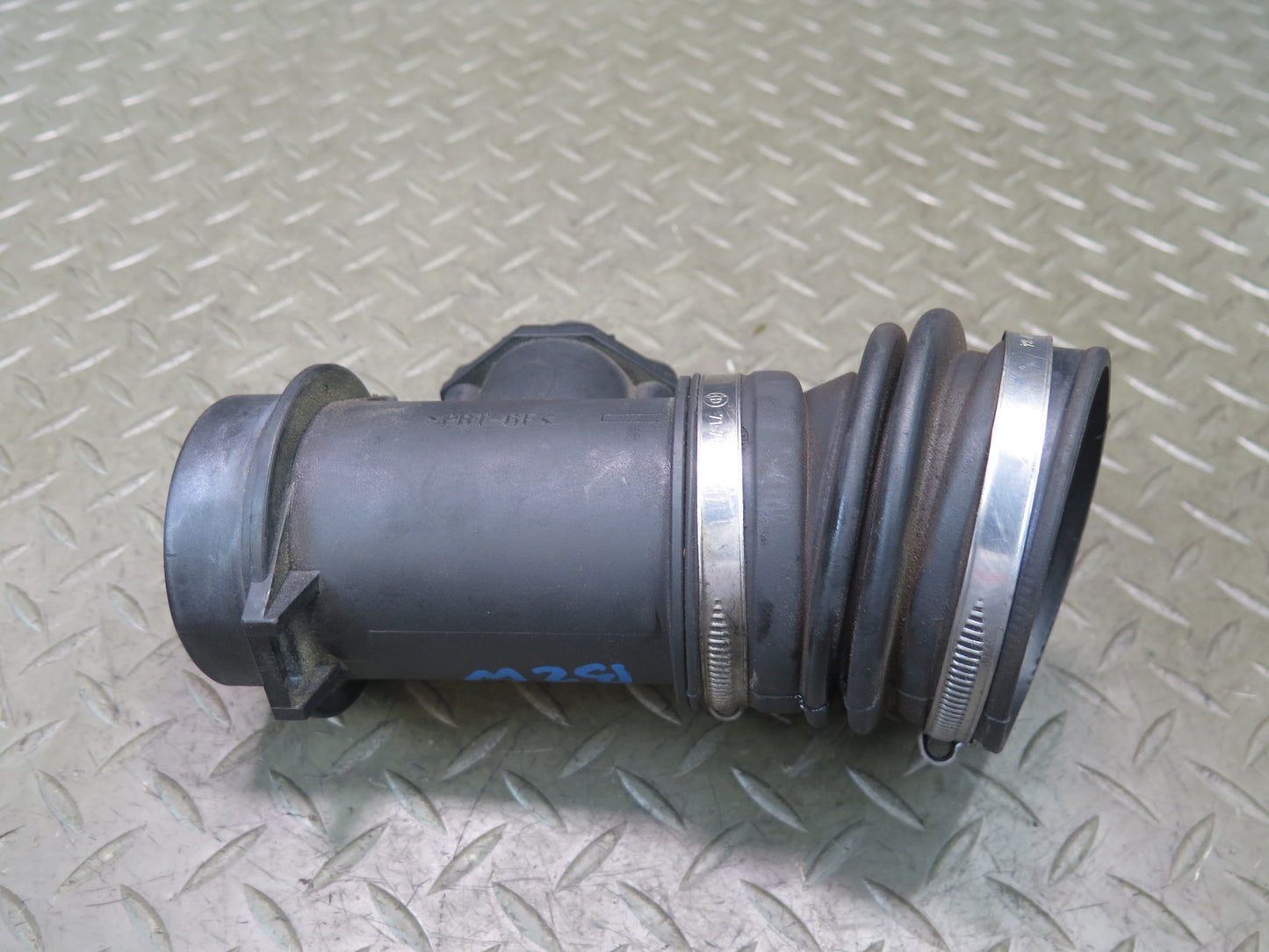 96-98 BMW E36/7 Z3 1.9L M44 Mass Air Flow Meter MAF Sensor w Hose 1736224 OEM