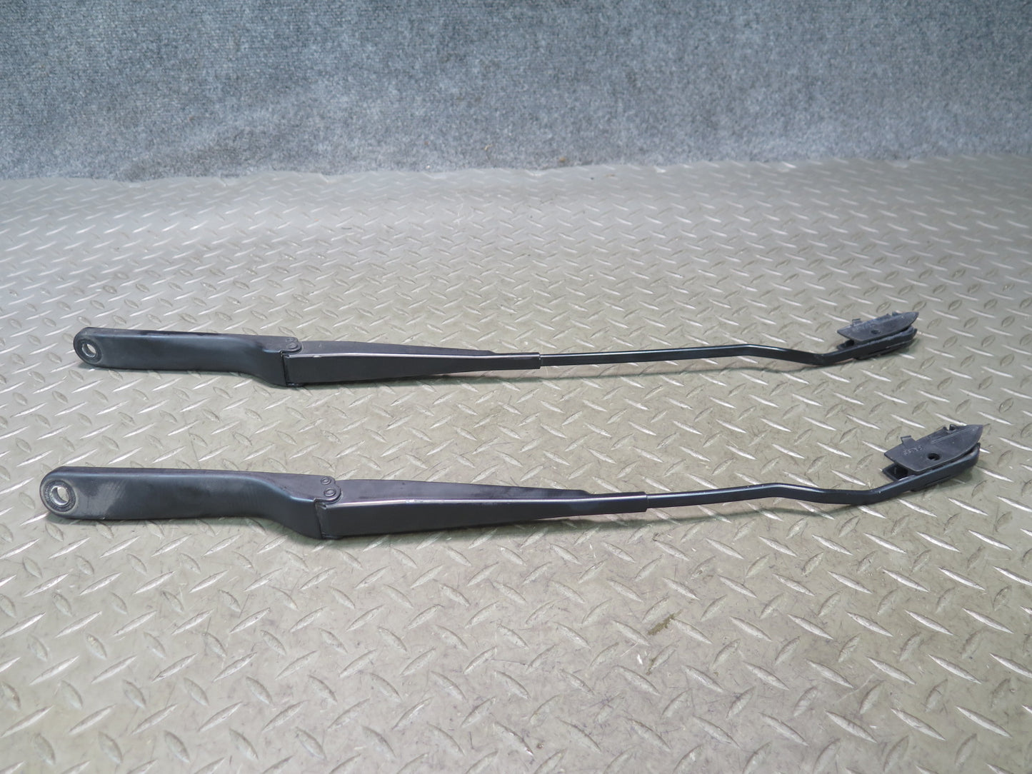 96-02 BMW E36/7 Z3 Set of 2 Front Left & Right Windshield Wiper Arm OEM