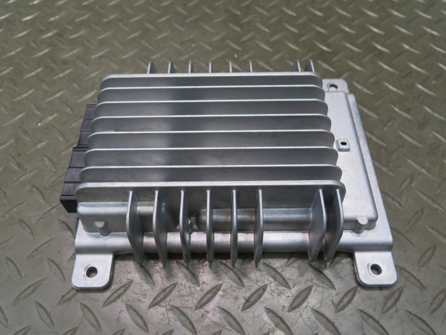 10-19 Nissan Z34 370Z Convertible Bose Audio System Amplifier 28061-1ET0A OEM