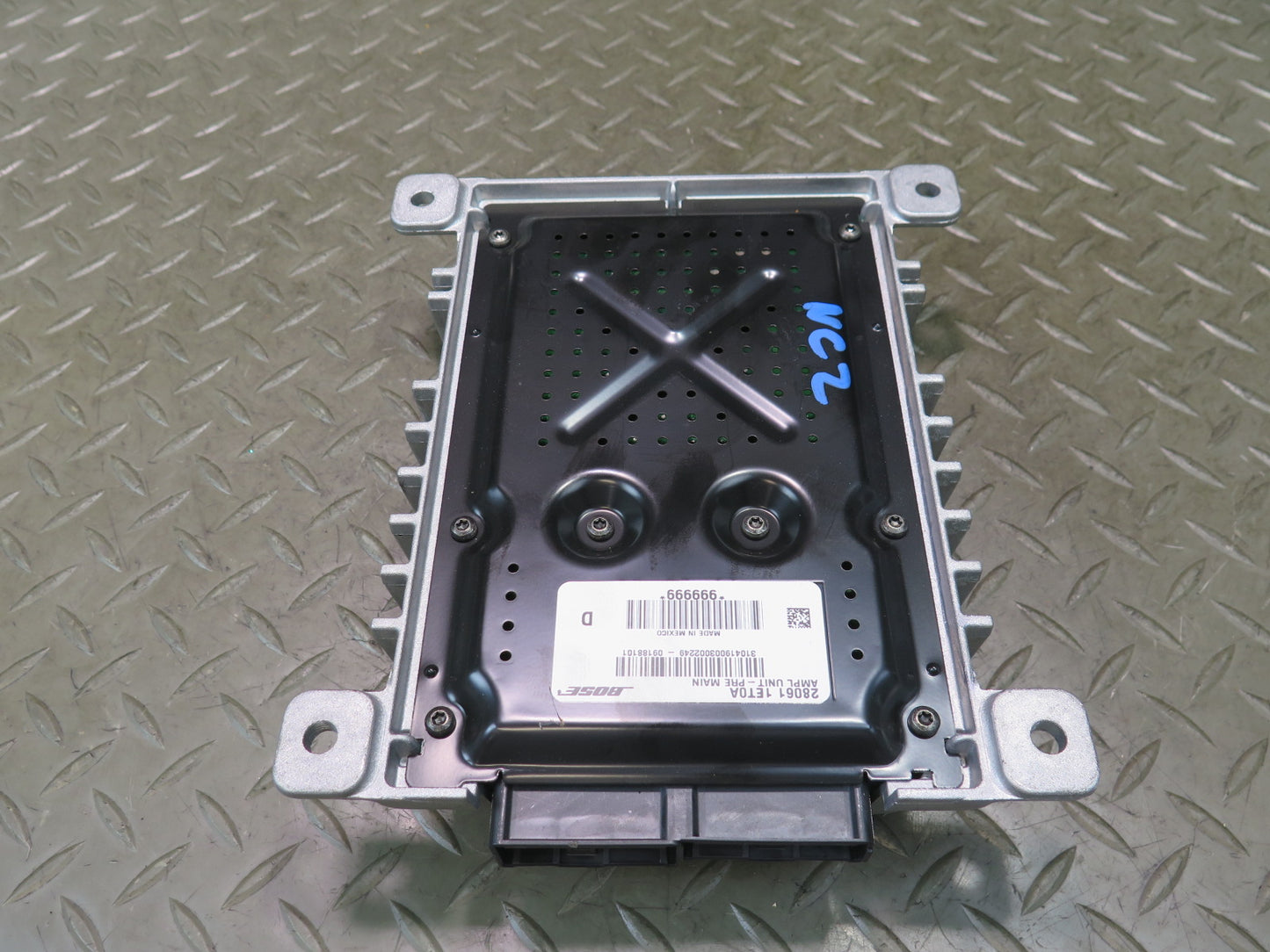 10-19 Nissan Z34 370Z Convertible Bose Audio System Amplifier 28061-1ET0A OEM