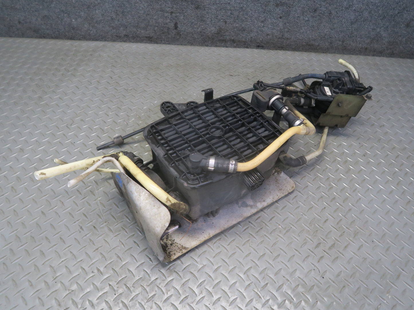 01-03 VW Eurovan T4 2.8L Vapor Canister w Leak Detection Pump & Valve OEM