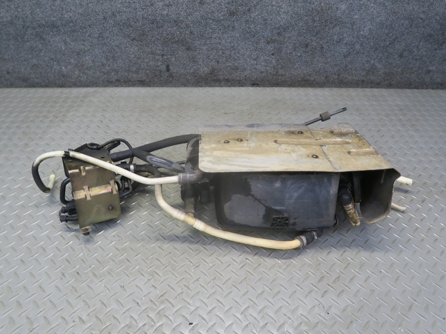 01-03 VW Eurovan T4 2.8L Vapor Canister w Leak Detection Pump & Valve OEM