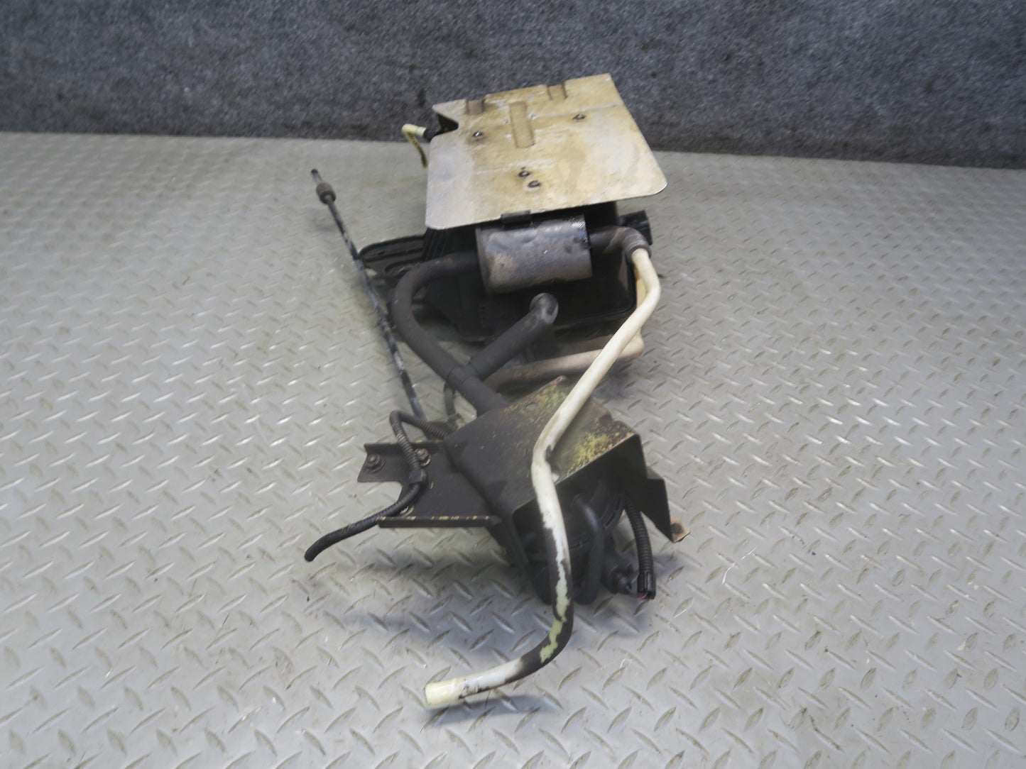01-03 VW Eurovan T4 2.8L Vapor Canister w Leak Detection Pump & Valve OEM