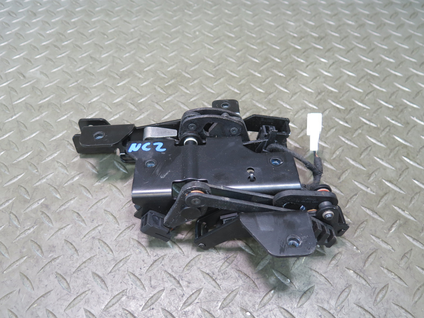 10-19 Nissan 370Z Z34 Convertible Rear TOP Latch OEM