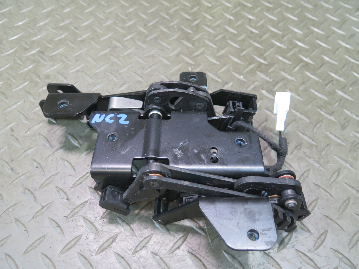 10-19 Nissan 370Z Z34 Convertible Rear TOP Latch OEM