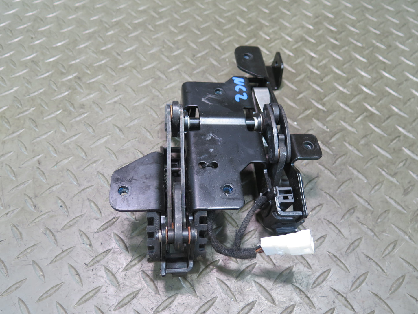 10-19 Nissan 370Z Z34 Convertible Rear TOP Latch OEM