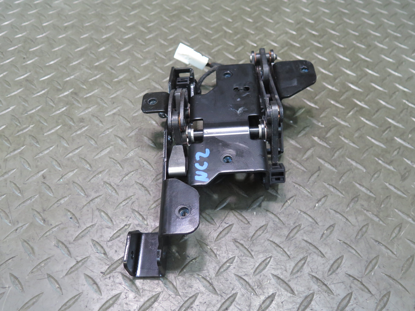 10-19 Nissan 370Z Z34 Convertible Rear TOP Latch OEM