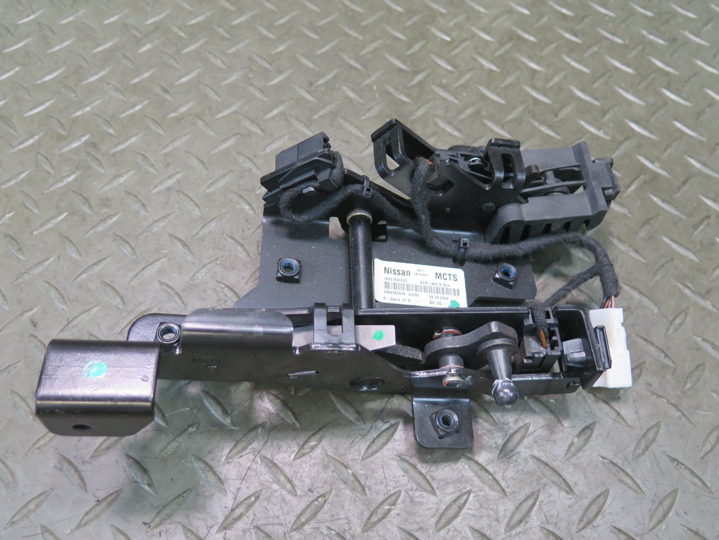 10-19 Nissan 370Z Z34 Convertible Rear TOP Latch OEM
