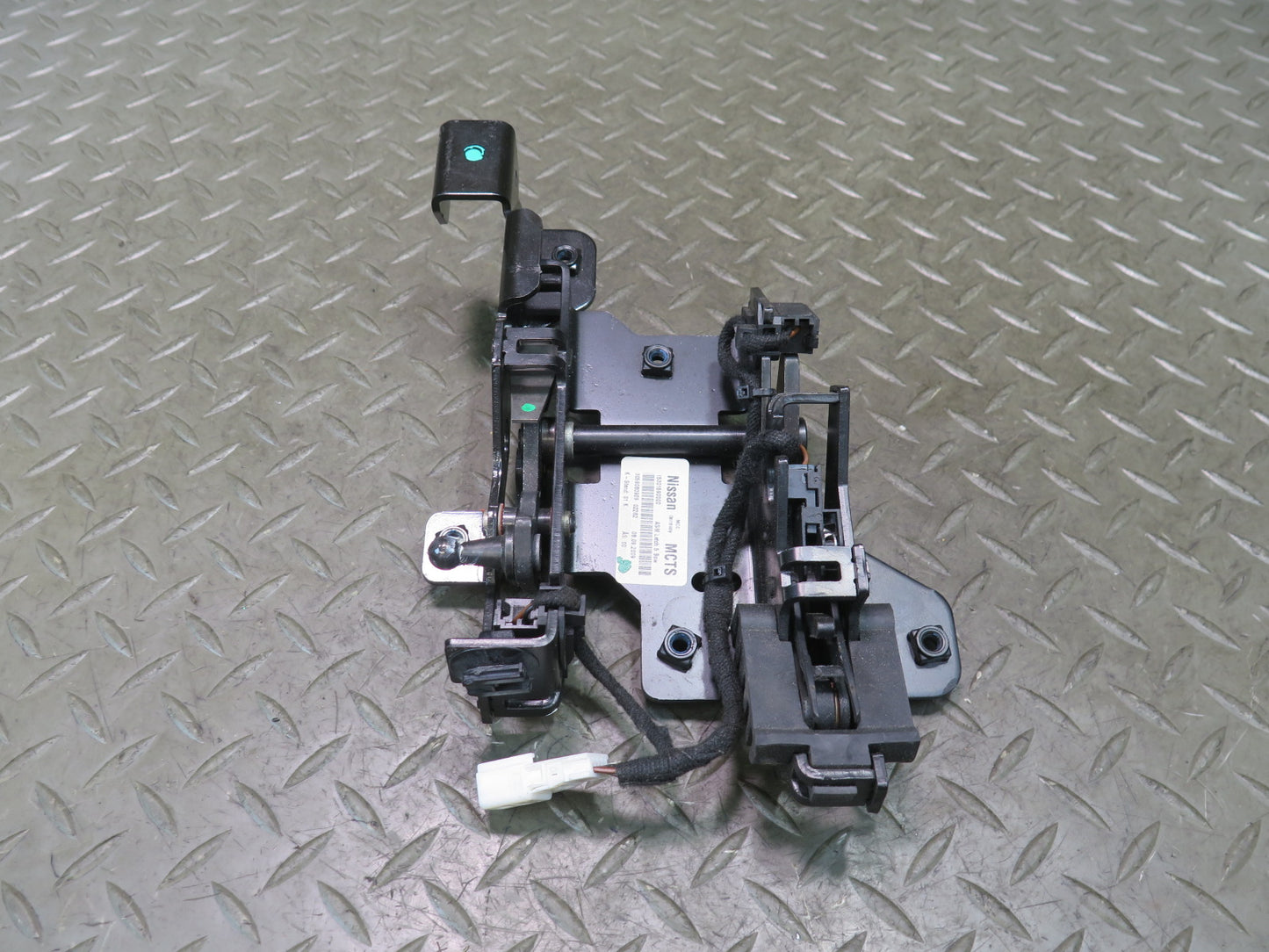 10-19 Nissan 370Z Z34 Convertible Rear TOP Latch OEM