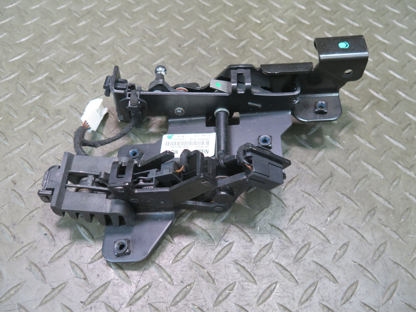 10-19 Nissan 370Z Z34 Convertible Rear TOP Latch OEM