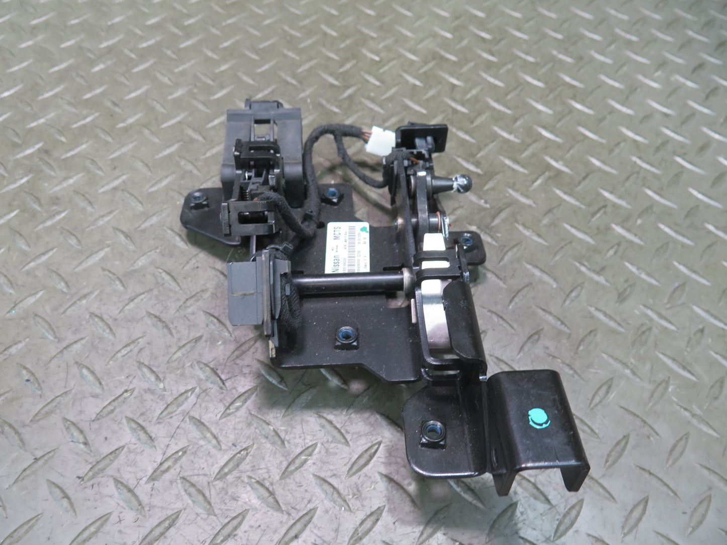 10-19 Nissan 370Z Z34 Convertible Rear TOP Latch OEM