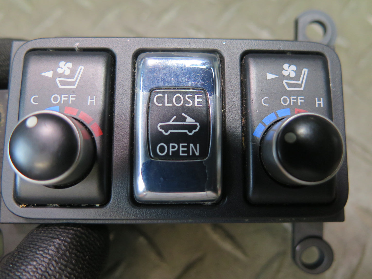 10-19 Nissan 370Z Z34 Convertible Center Console Roof & Seat Climate Switch OEM