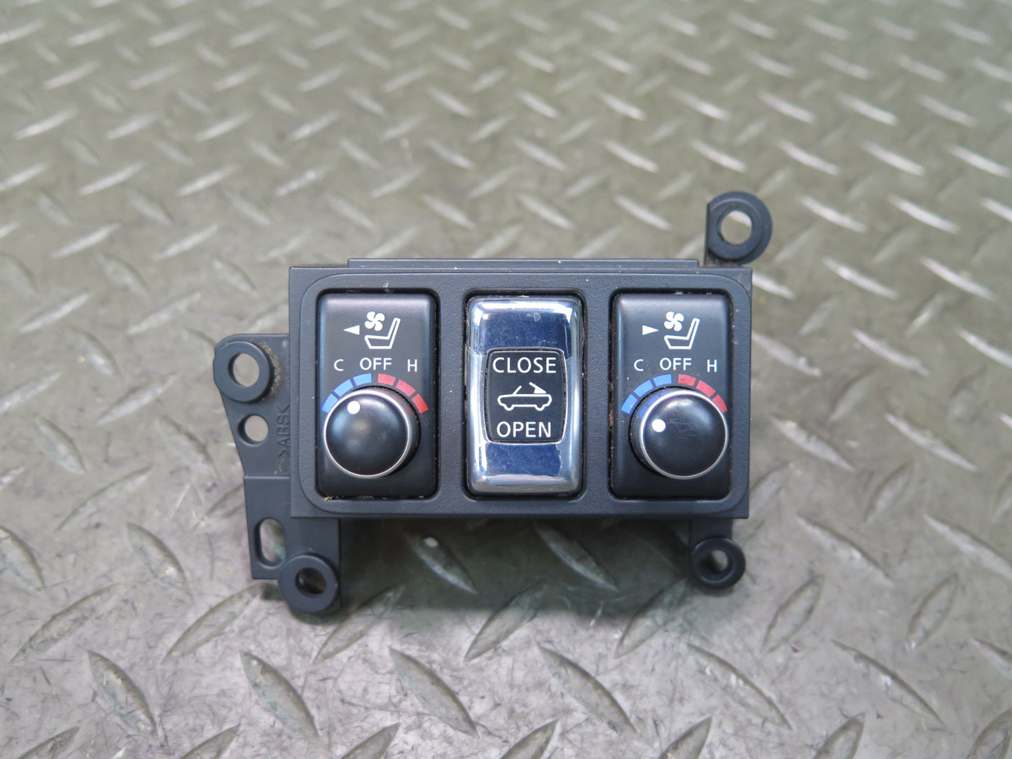 10-19 Nissan 370Z Z34 Convertible Center Console Roof & Seat Climate Switch OEM