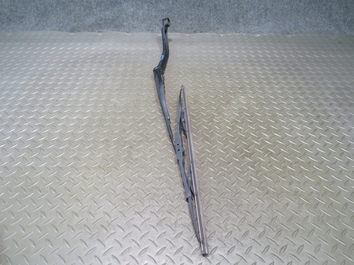 09-10 Nissan Z34 370Z Set of 2 Front Left & Right Windshield Wiper Arm OEM
