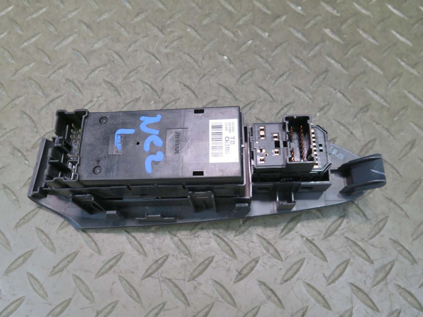 10-19 Nissan 370Z Z34 Convertible Front Left Door Master Power Window Switch OEM