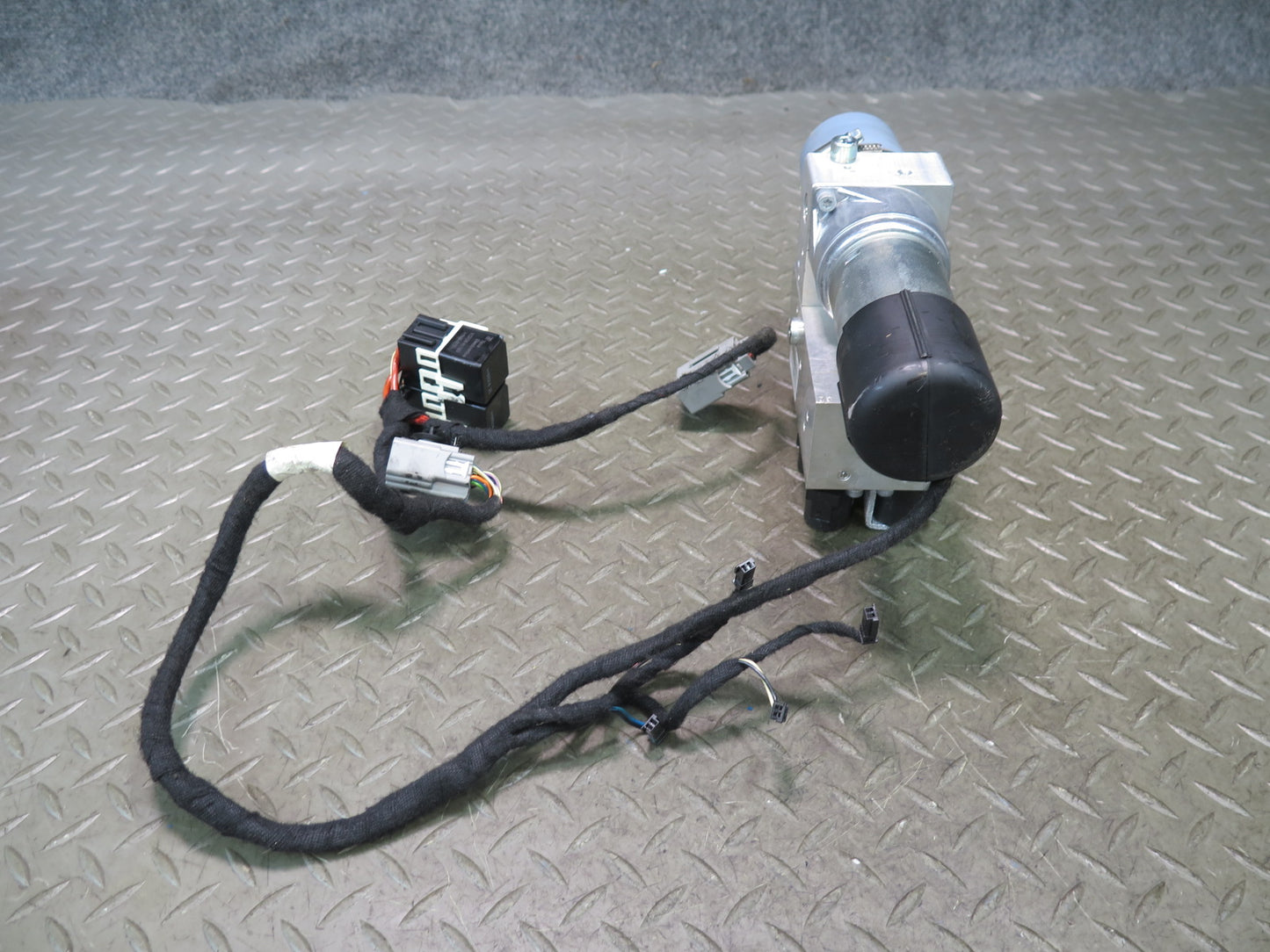 10-19 Nissan 370Z Convertible TOP Roof Hydraulic Pump w Sound Cover OEM