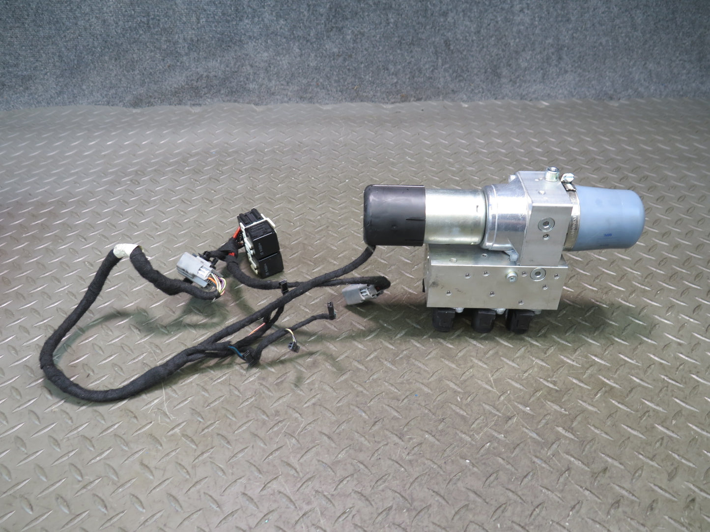 10-19 Nissan 370Z Convertible TOP Roof Hydraulic Pump w Sound Cover OEM