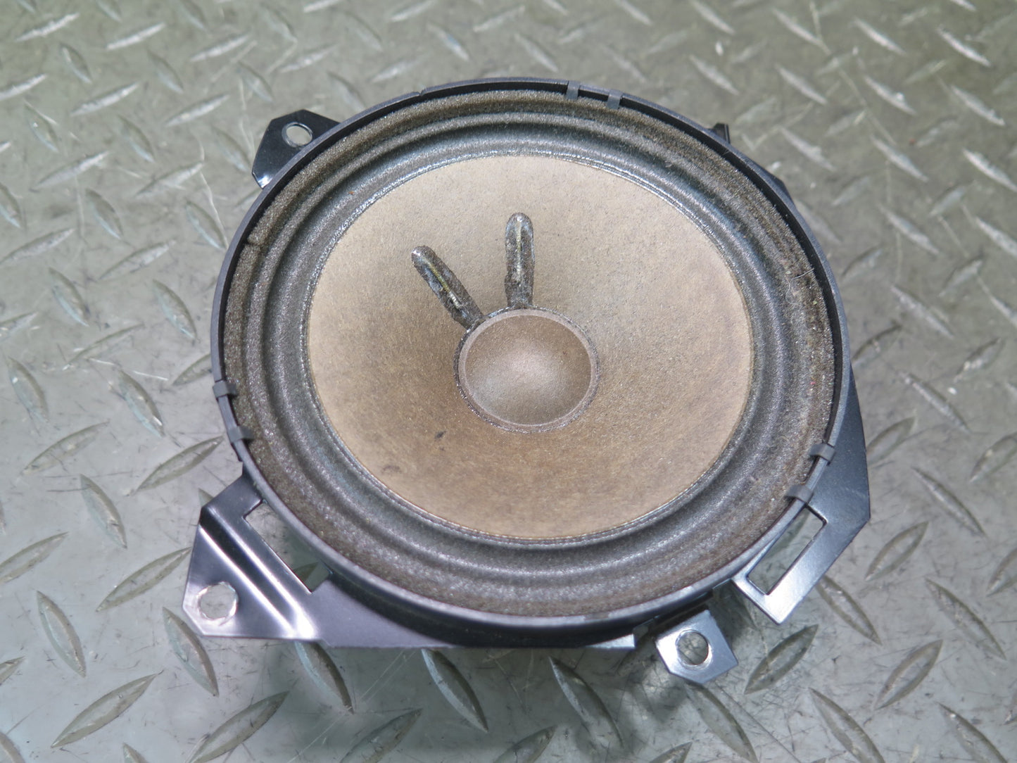 99-03 VW Eurovan MV T4 Rear Right Quarter Panel Speaker Woofer 703035403 OEM