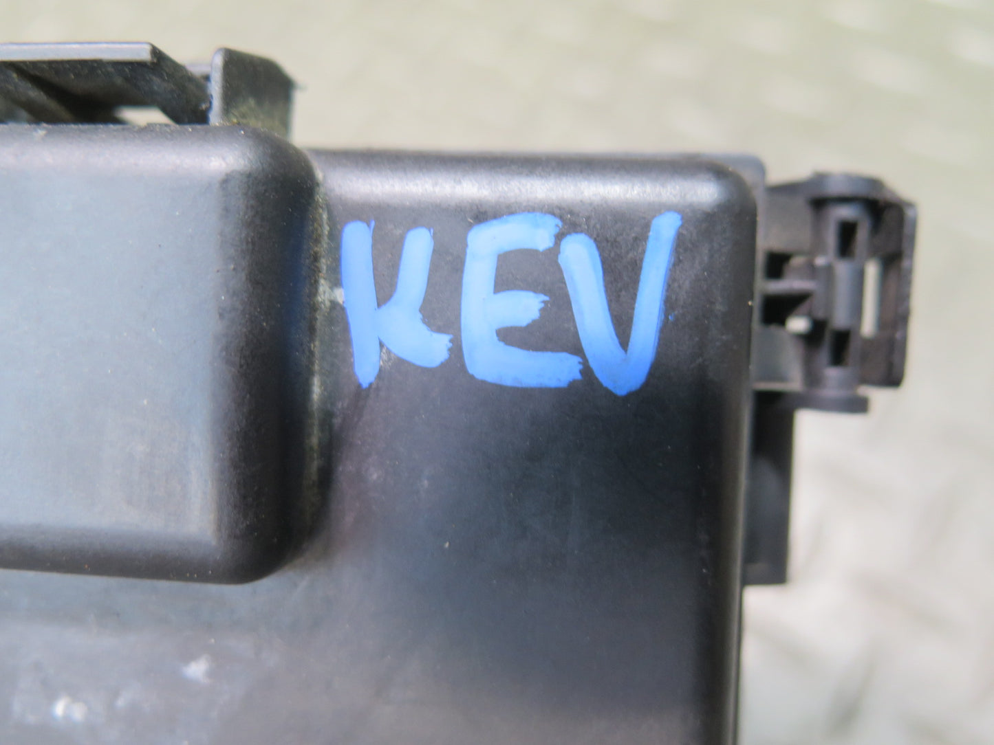 99-03 VW Eurovan T4 Positive Battery Cable Terminal Junction Fuse Box OEM