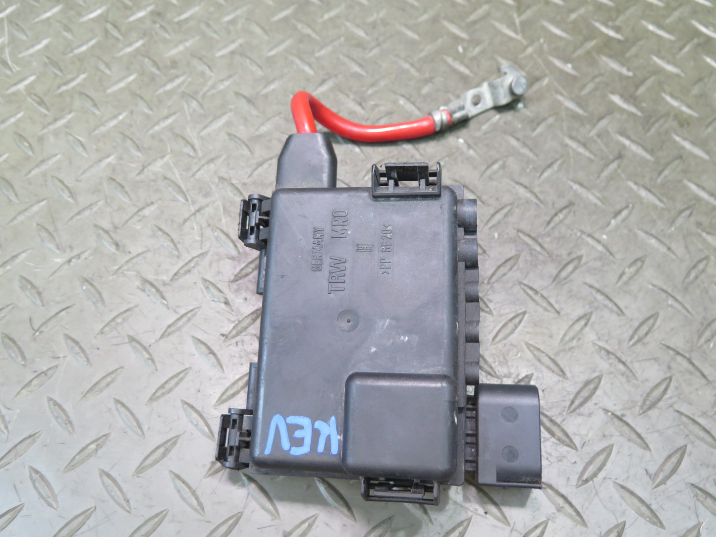 99-03 VW Eurovan T4 Positive Battery Cable Terminal Junction Fuse Box OEM