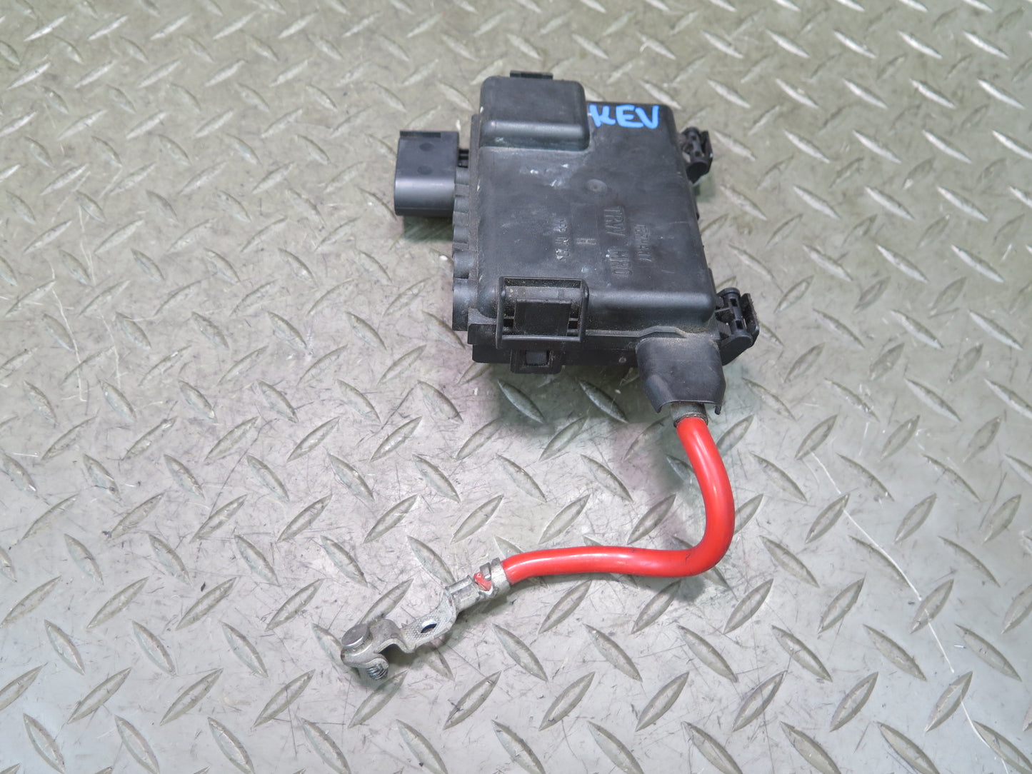99-03 VW Eurovan T4 Positive Battery Cable Terminal Junction Fuse Box OEM