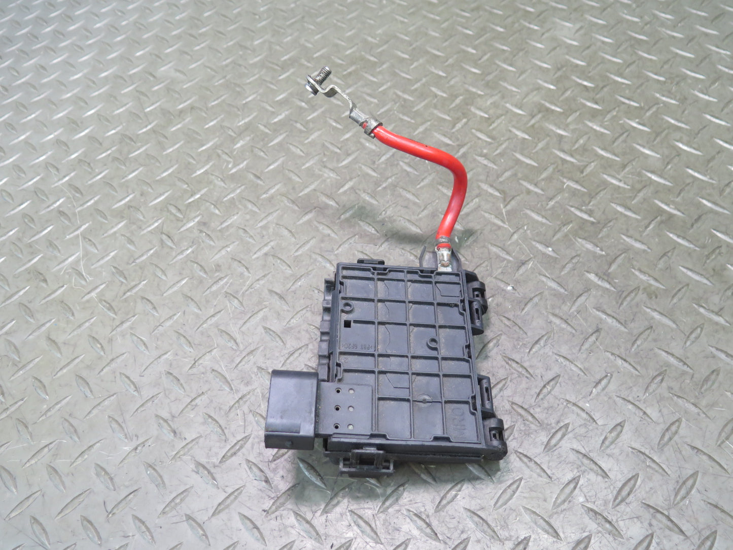 99-03 VW Eurovan T4 Positive Battery Cable Terminal Junction Fuse Box OEM