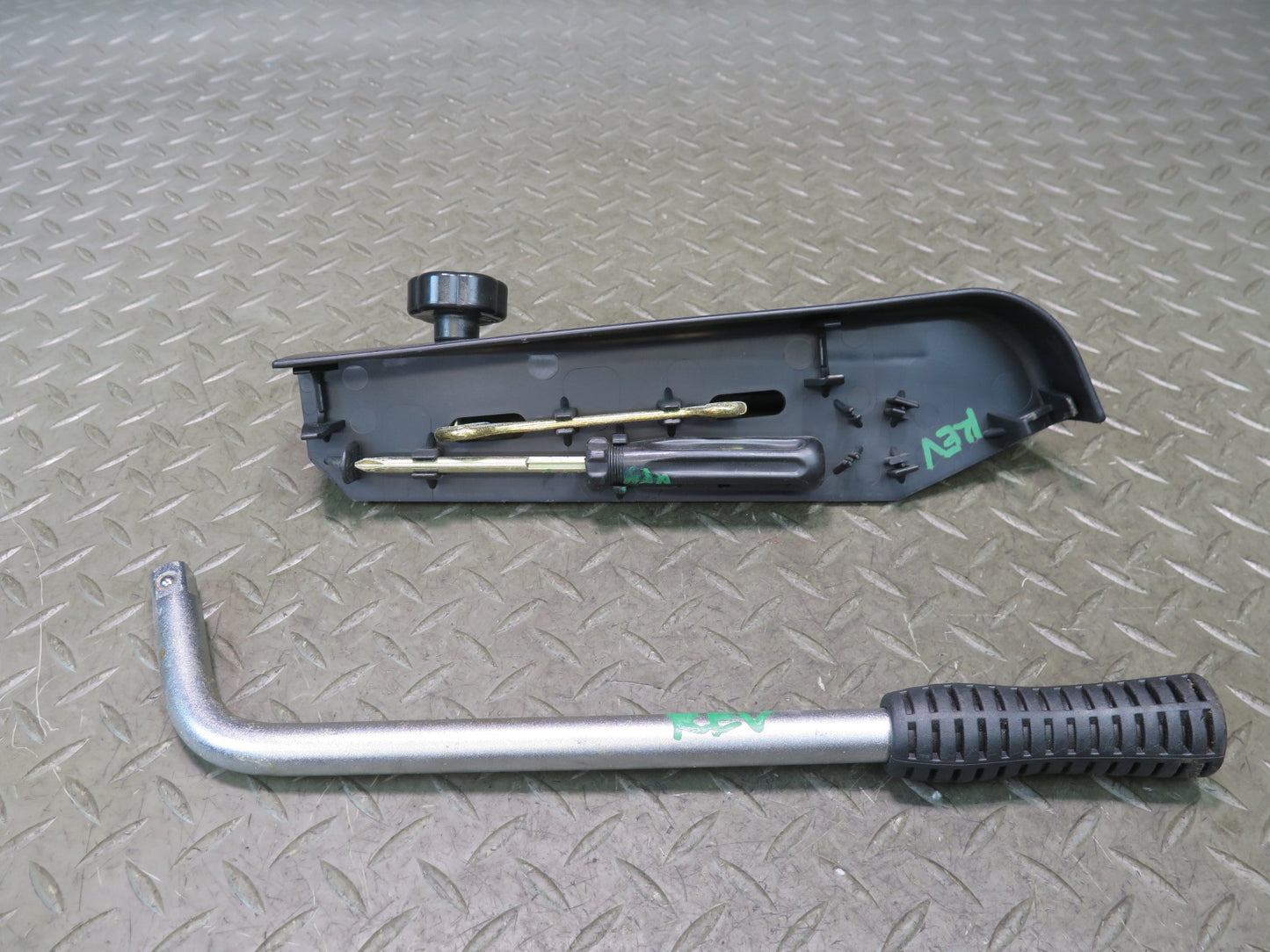 97-03 VW Eurovan T4 Emergency Spare Wrench Screwdriver Tool KIT w Case Set OEM