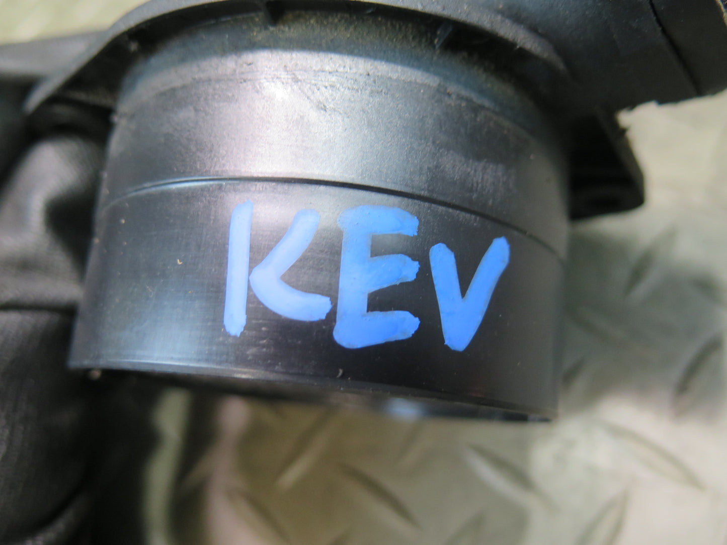 01-03 VW Eurovan T4 2.8L Mass Air Flow Meter MAF Sensor OEM