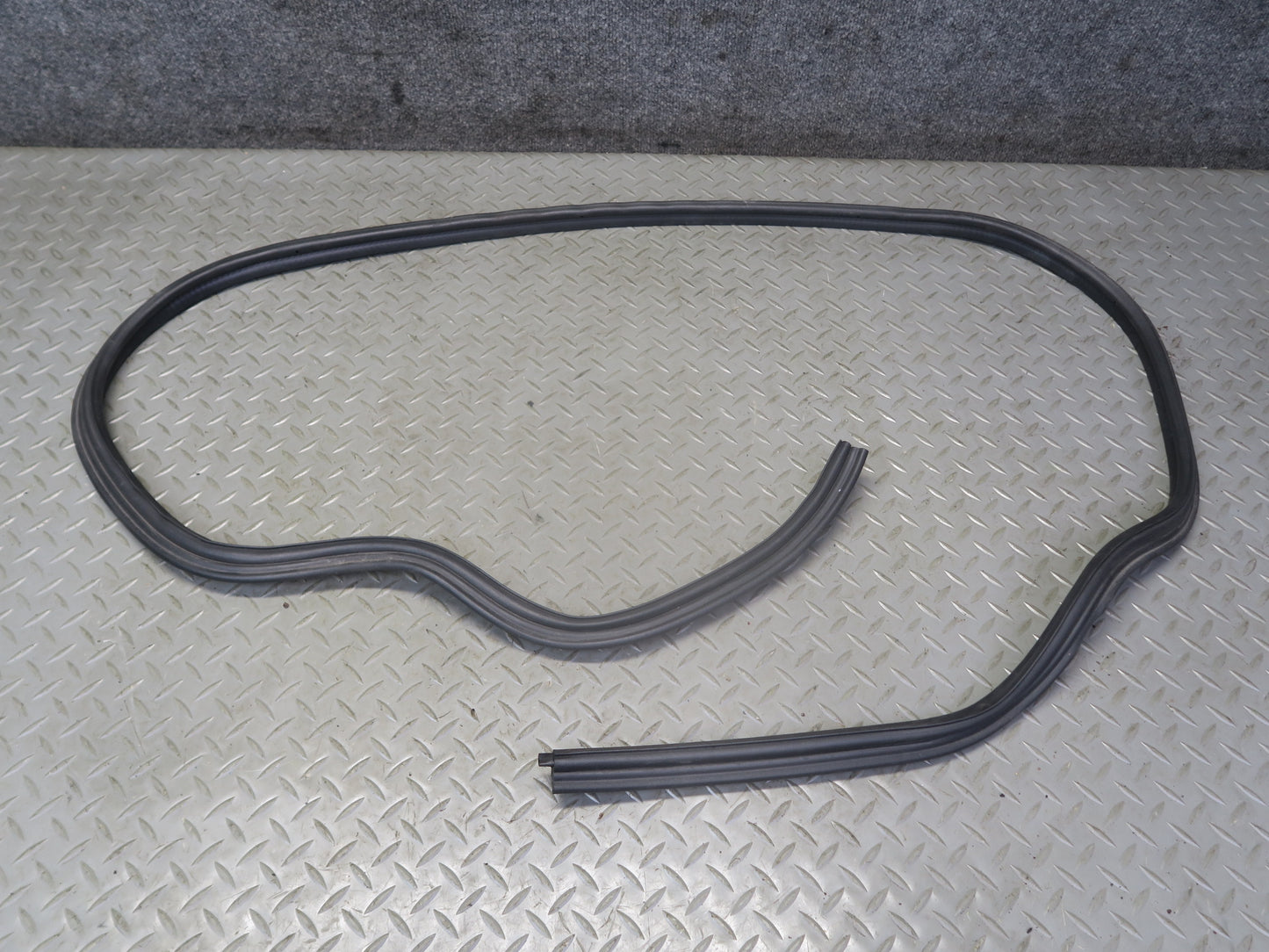 96-02 BMW E36/7 Z3 Roadster Rear Trunk Weatherstrip Rubber Seal OEM