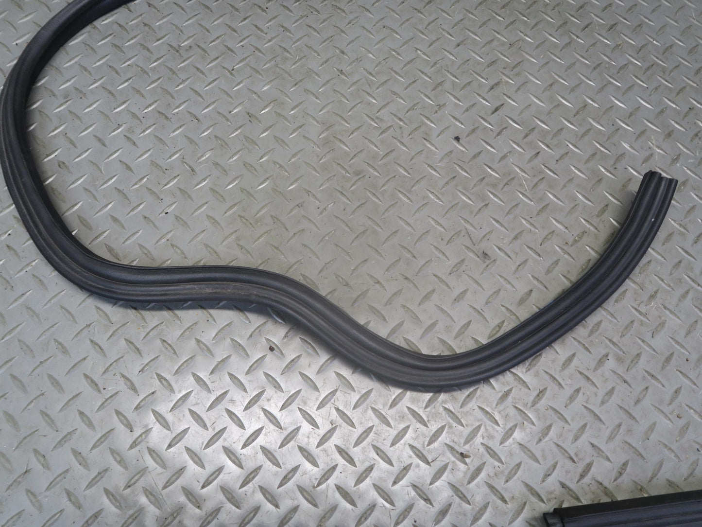96-02 BMW E36/7 Z3 Roadster Rear Trunk Weatherstrip Rubber Seal OEM