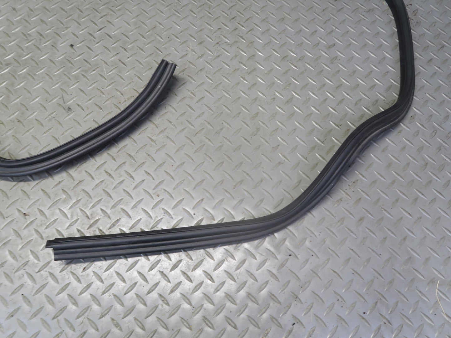 96-02 BMW E36/7 Z3 Roadster Rear Trunk Weatherstrip Rubber Seal OEM