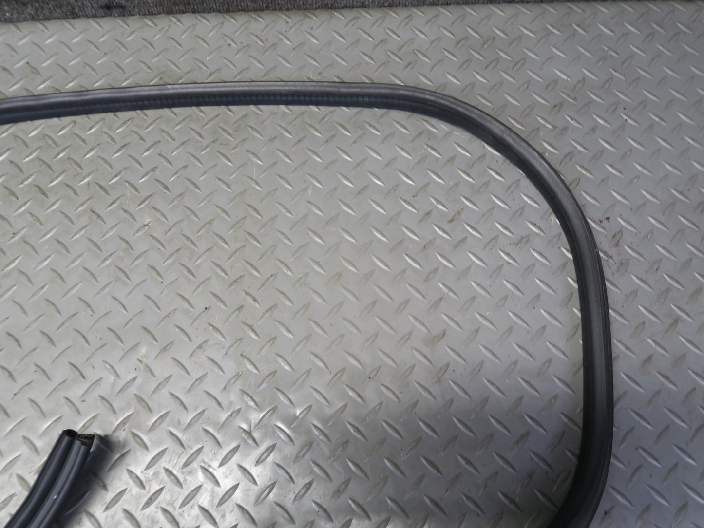 96-02 BMW E36/7 Z3 Roadster Rear Trunk Weatherstrip Rubber Seal OEM