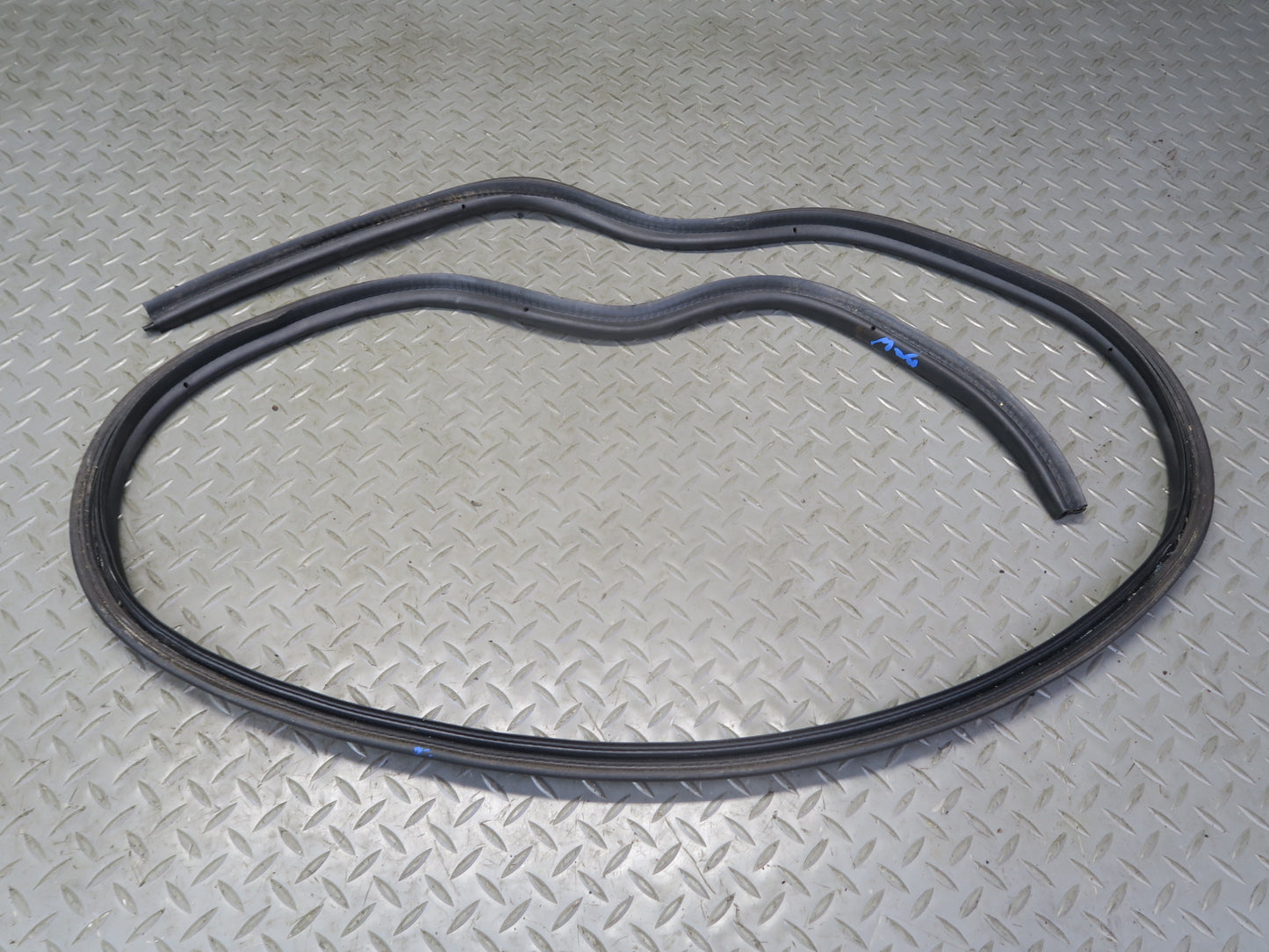 96-02 BMW E36/7 Z3 Roadster Rear Trunk Weatherstrip Rubber Seal OEM