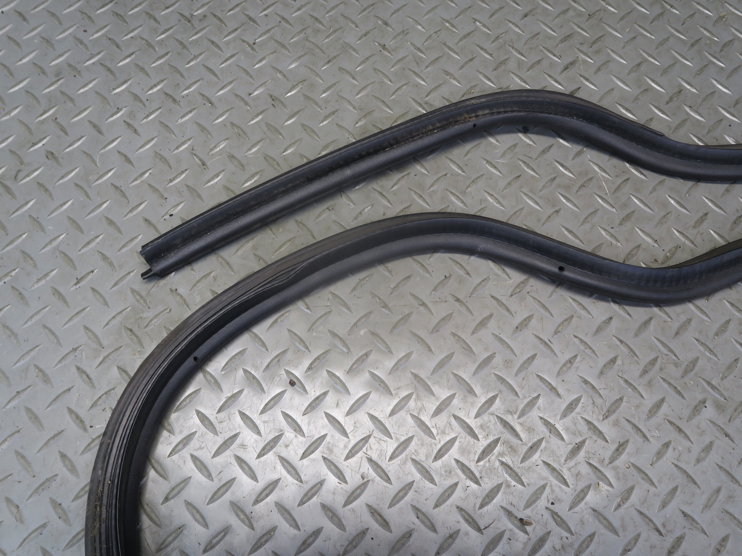 96-02 BMW E36/7 Z3 Roadster Rear Trunk Weatherstrip Rubber Seal OEM