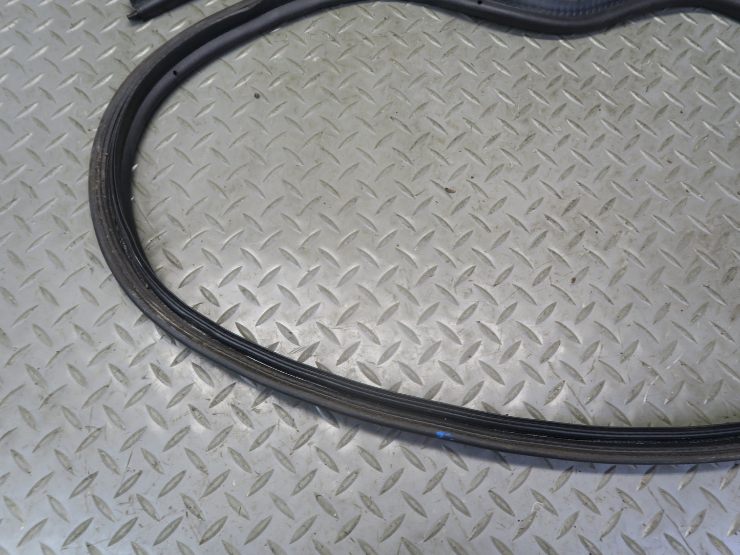 96-02 BMW E36/7 Z3 Roadster Rear Trunk Weatherstrip Rubber Seal OEM