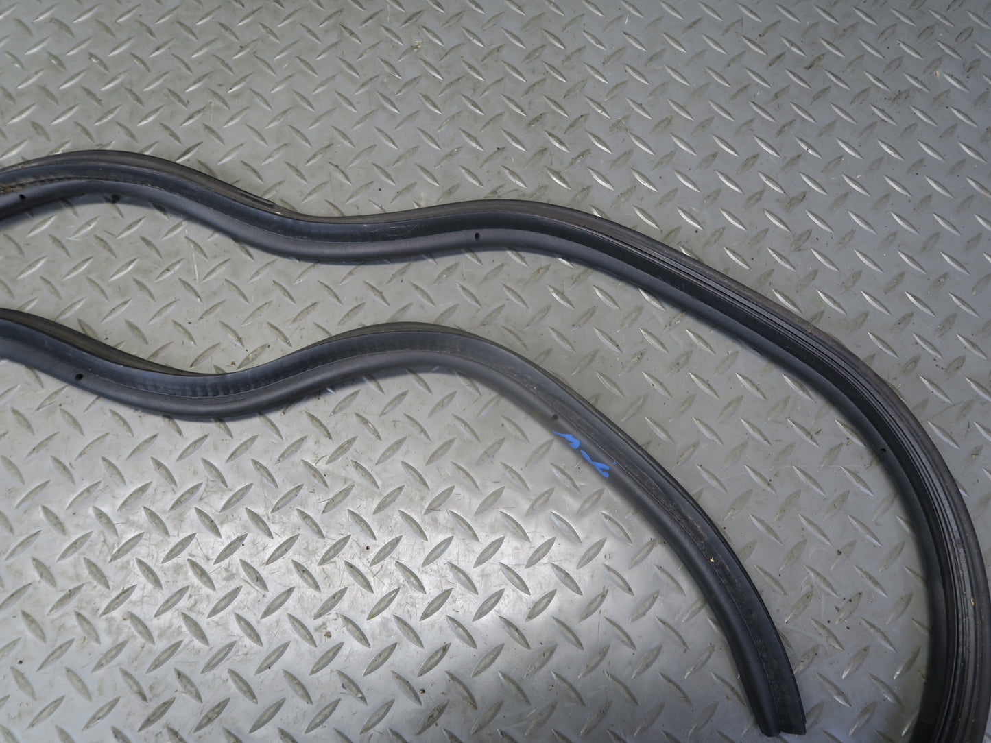 96-02 BMW E36/7 Z3 Roadster Rear Trunk Weatherstrip Rubber Seal OEM