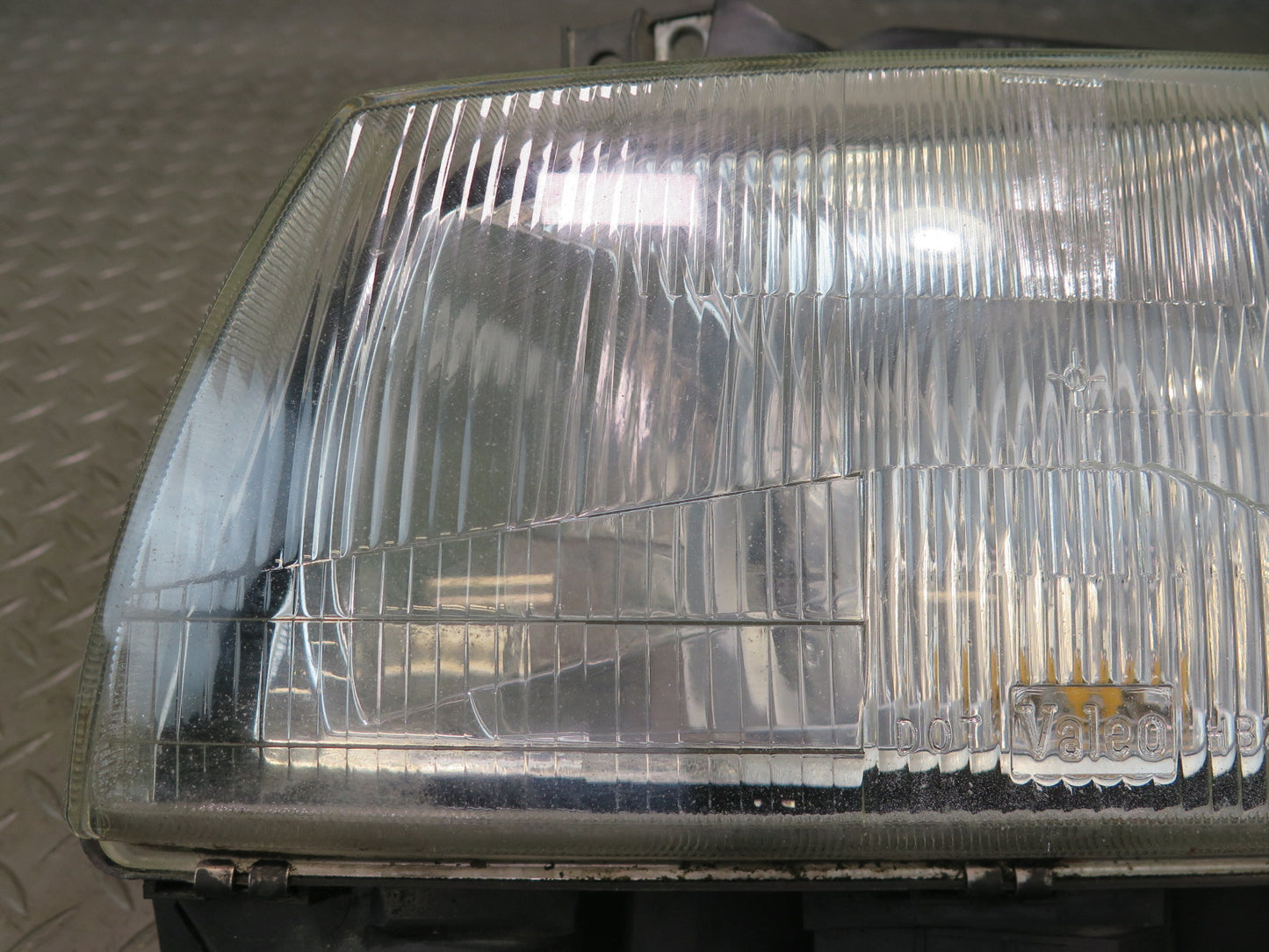 99-03 VW Eurovan T4 Front Left Driver Side Halogen Headlight Lamp OEM