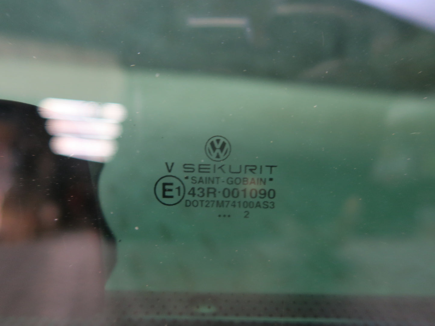 01-03 Volkswagen VW Eurovan T4 Center Middle Left Movable Glass Window OEM